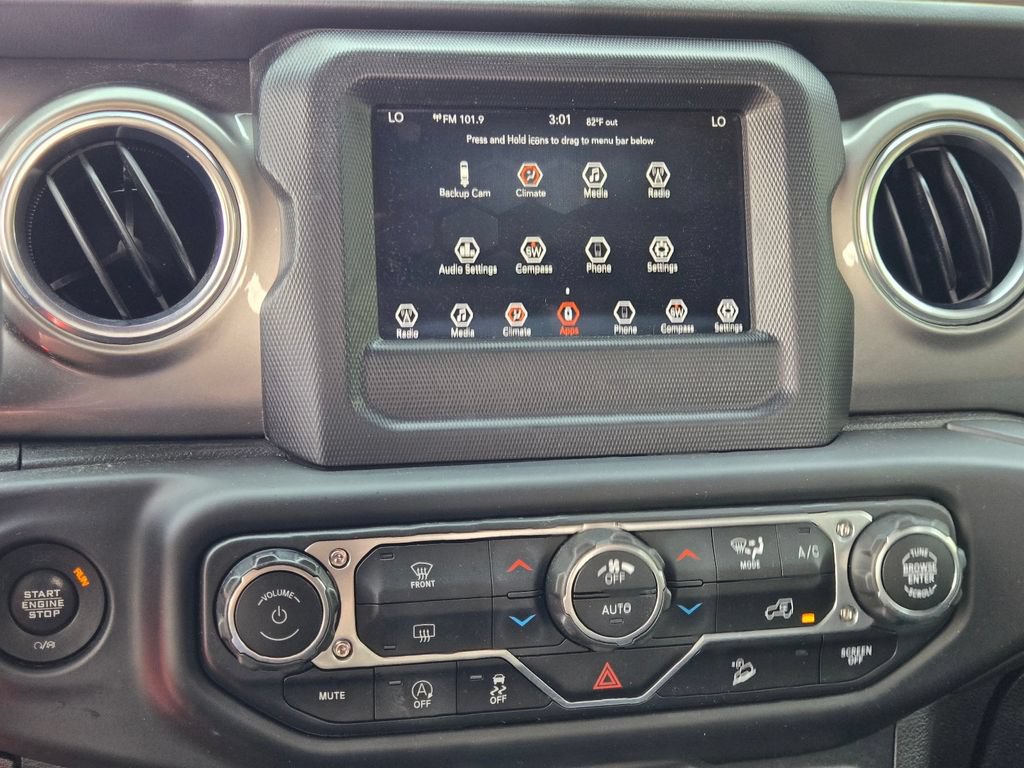 Used 2018 Jeep Wrangler Unlimited Sahara AWD/4WD image 26