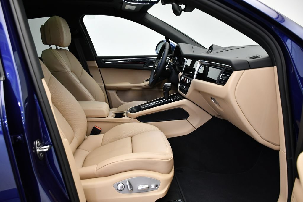 Certified 2026 Porsche Macan Turbo AWD/4WD image 47