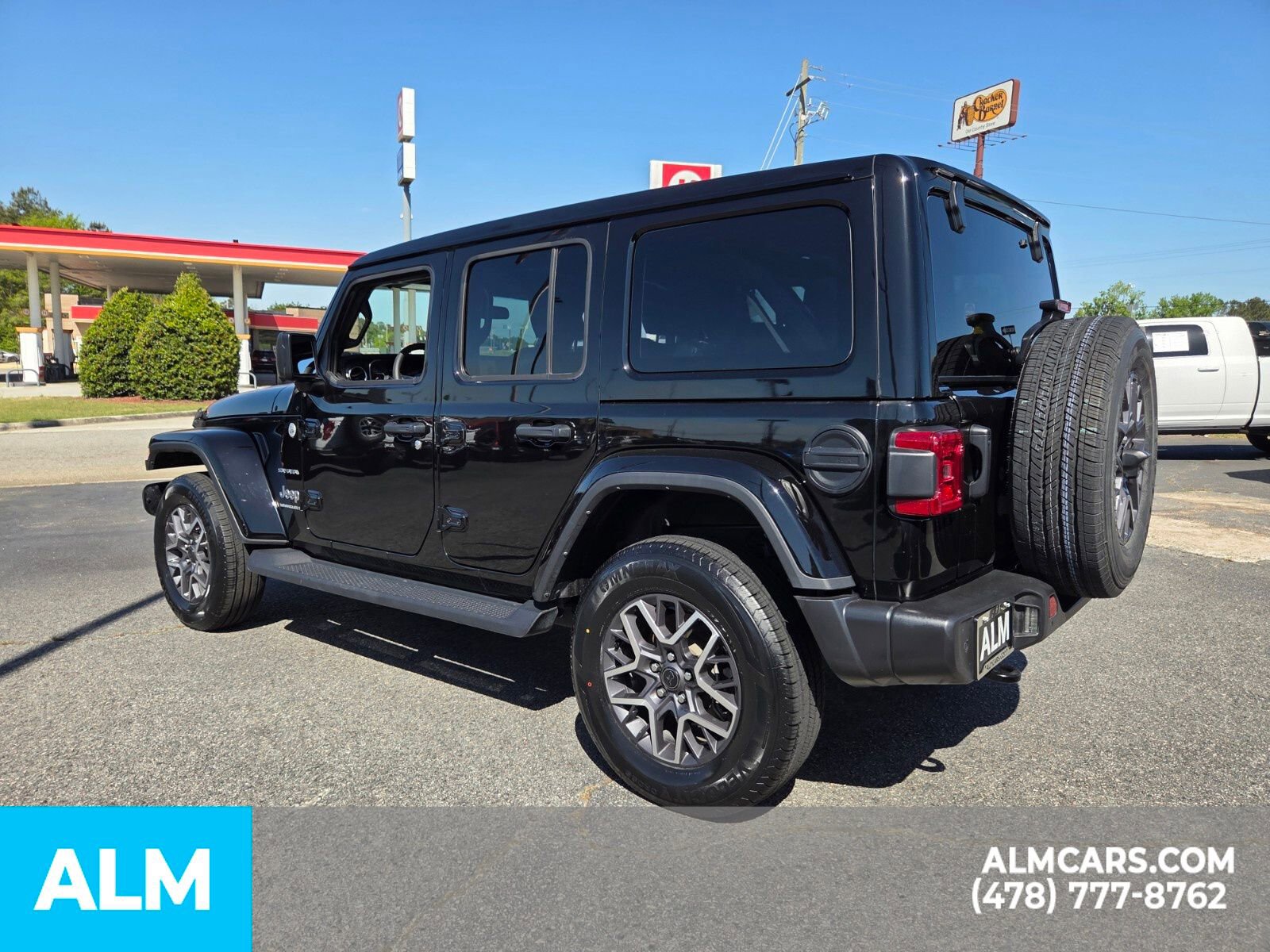 Used 2024 Jeep Wrangler Sahara w/ Safety Group image 12