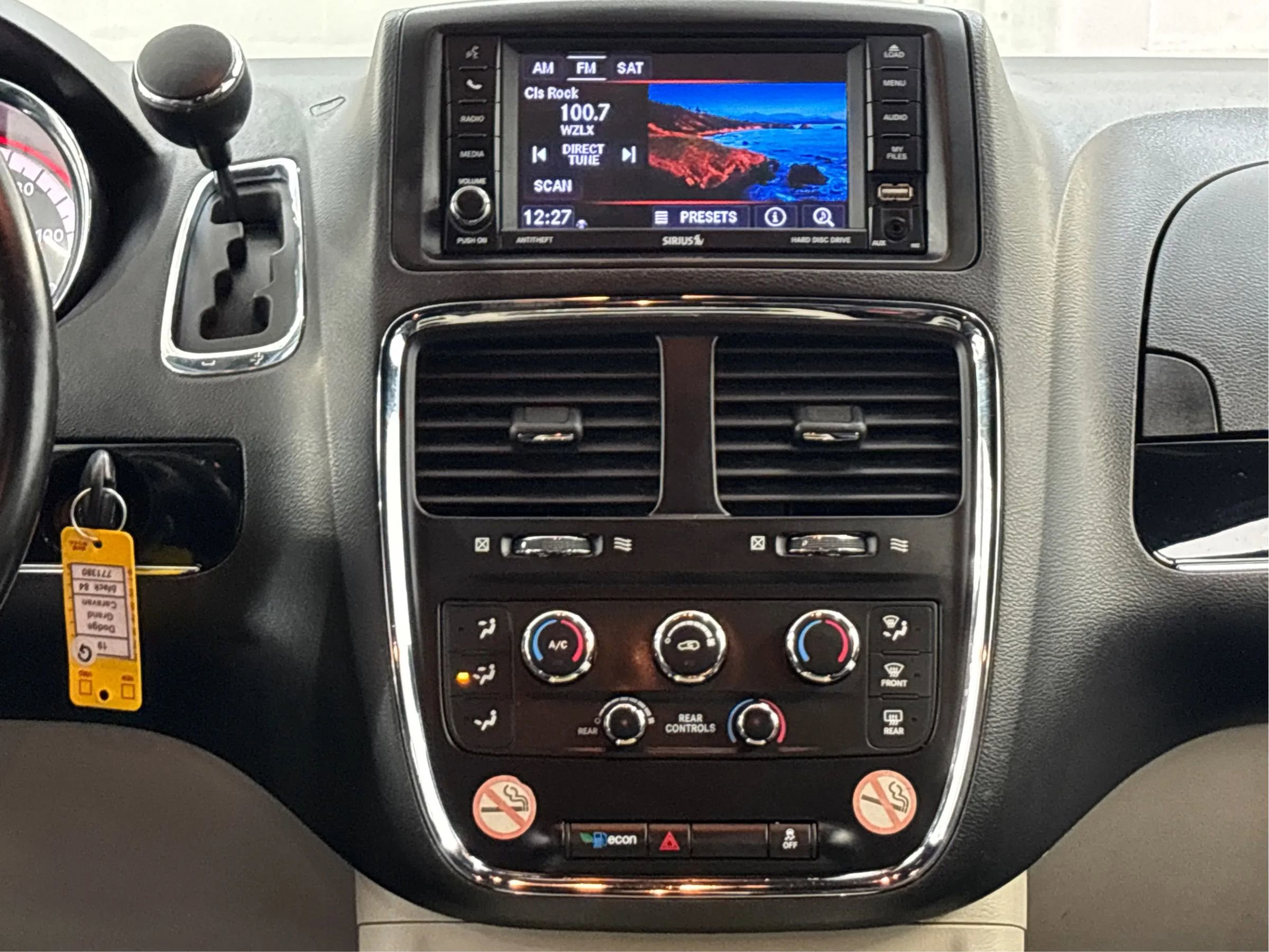 Used 2019 Dodge Grand Caravan SXT FWD image 19