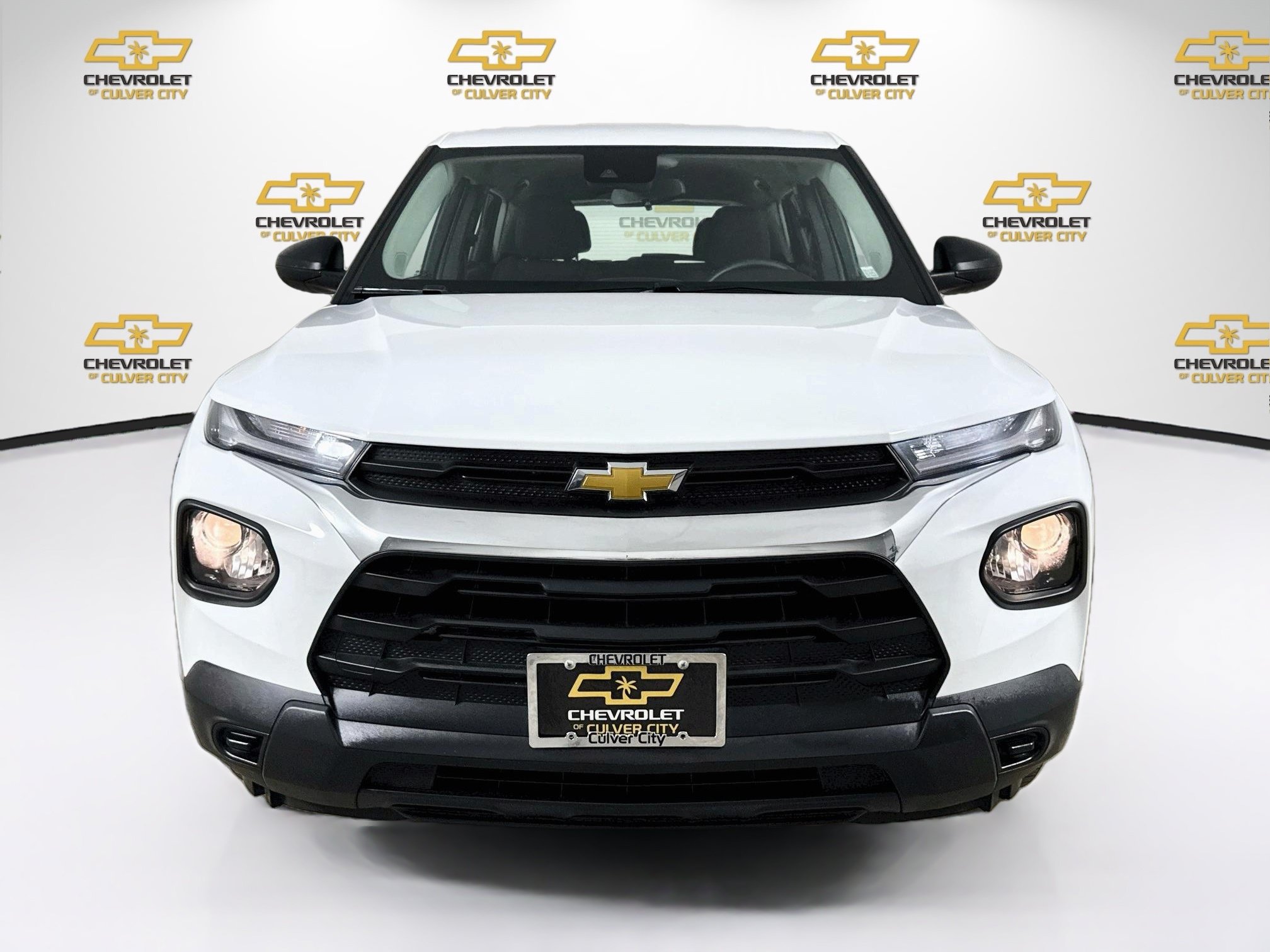 Used 2023 Chevrolet TrailBlazer LS FWD image 2