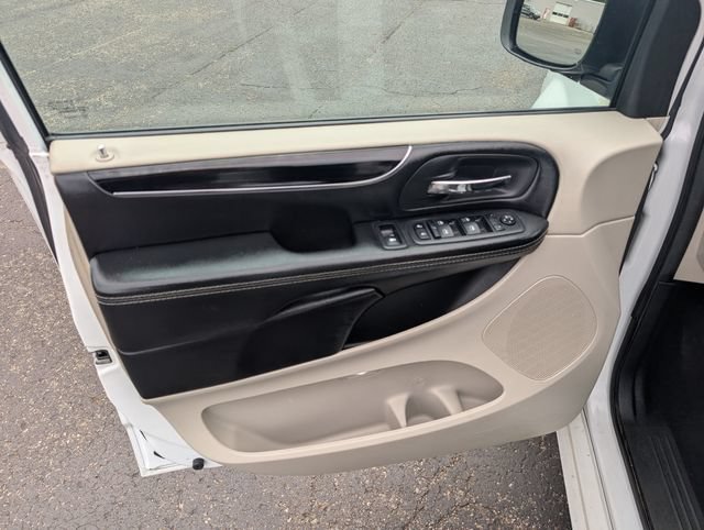 Used 2019 Dodge Grand Caravan SXT FWD image 11