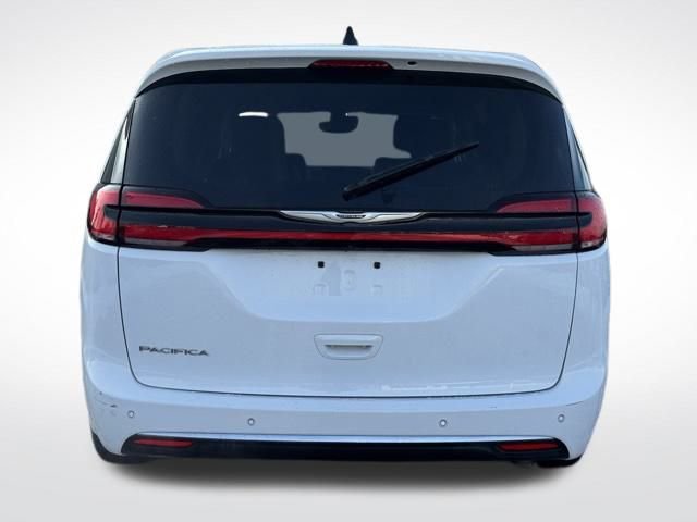 Certified 2024 Chrysler Pacifica Touring-L image 8