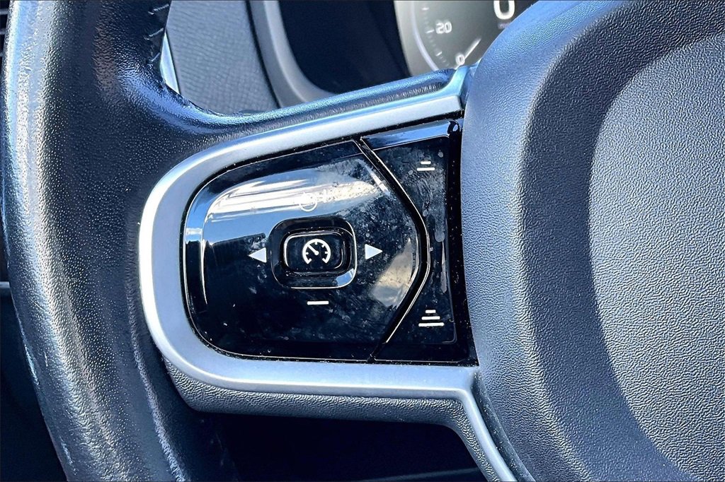 Used 2018 Volvo XC90 T6 Momentum w/ Convenience Package image 13