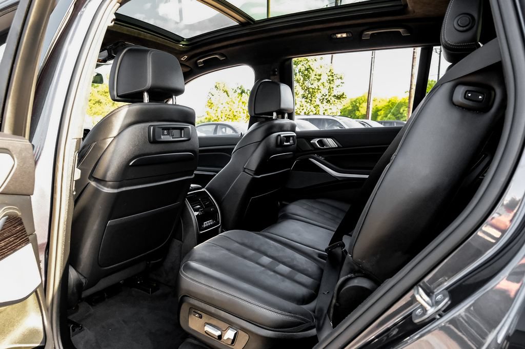 Used 2021 BMW X7 M50i w/ Dynamic Handling Package AWD/4WD image 42