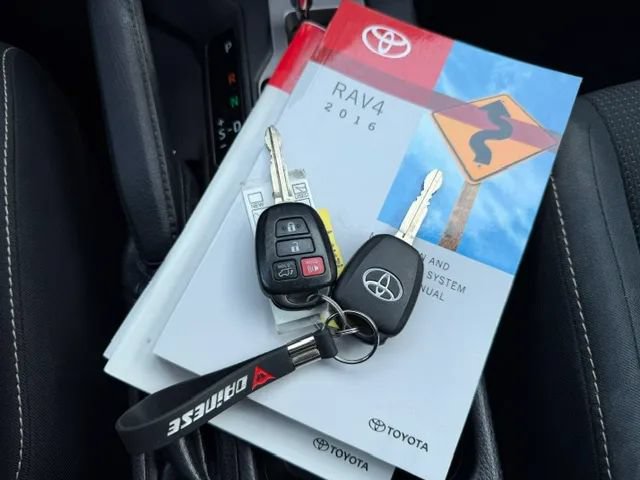 Used 2016 Toyota RAV4 XLE AWD/4WD image 31