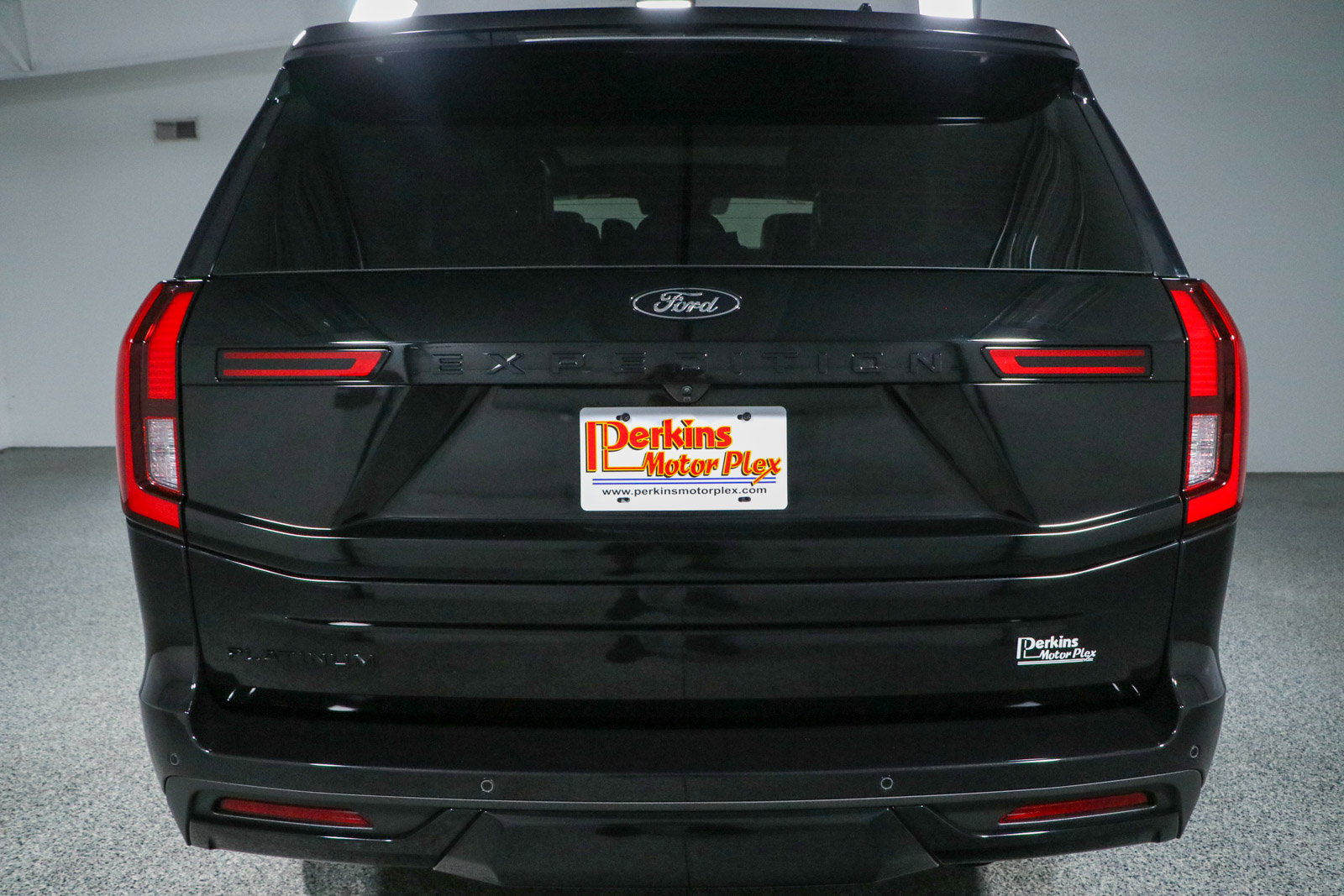 Used 2025 Ford Expedition Platinum w/ Stealth Appearance Package AWD/4WD image 8