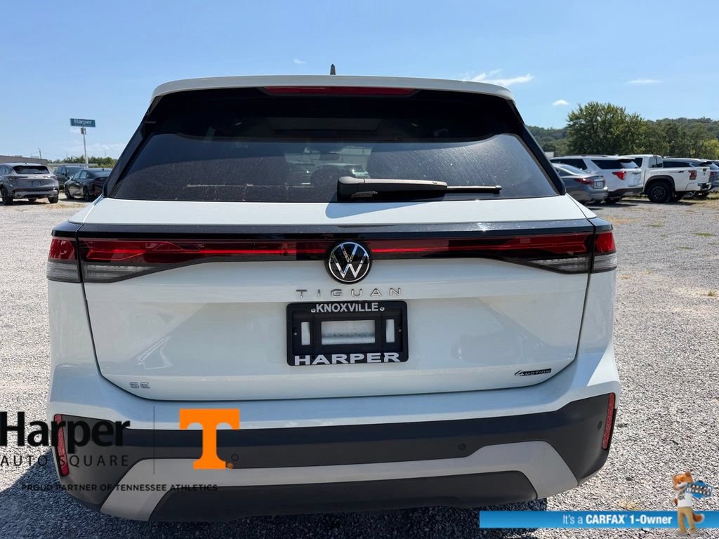 Used 2025 Volkswagen Tiguan SE w/ Panoramic Sunroof Package AWD/4WD image 4