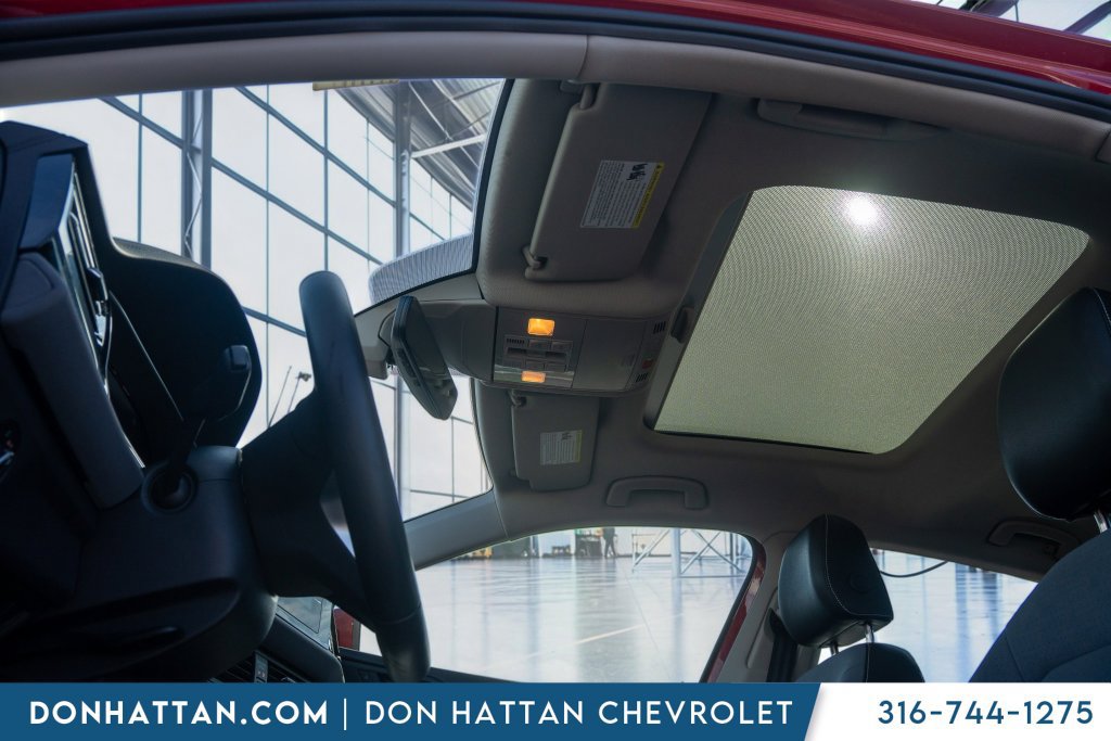 Used 2025 Volkswagen Jetta SE FWD image 19