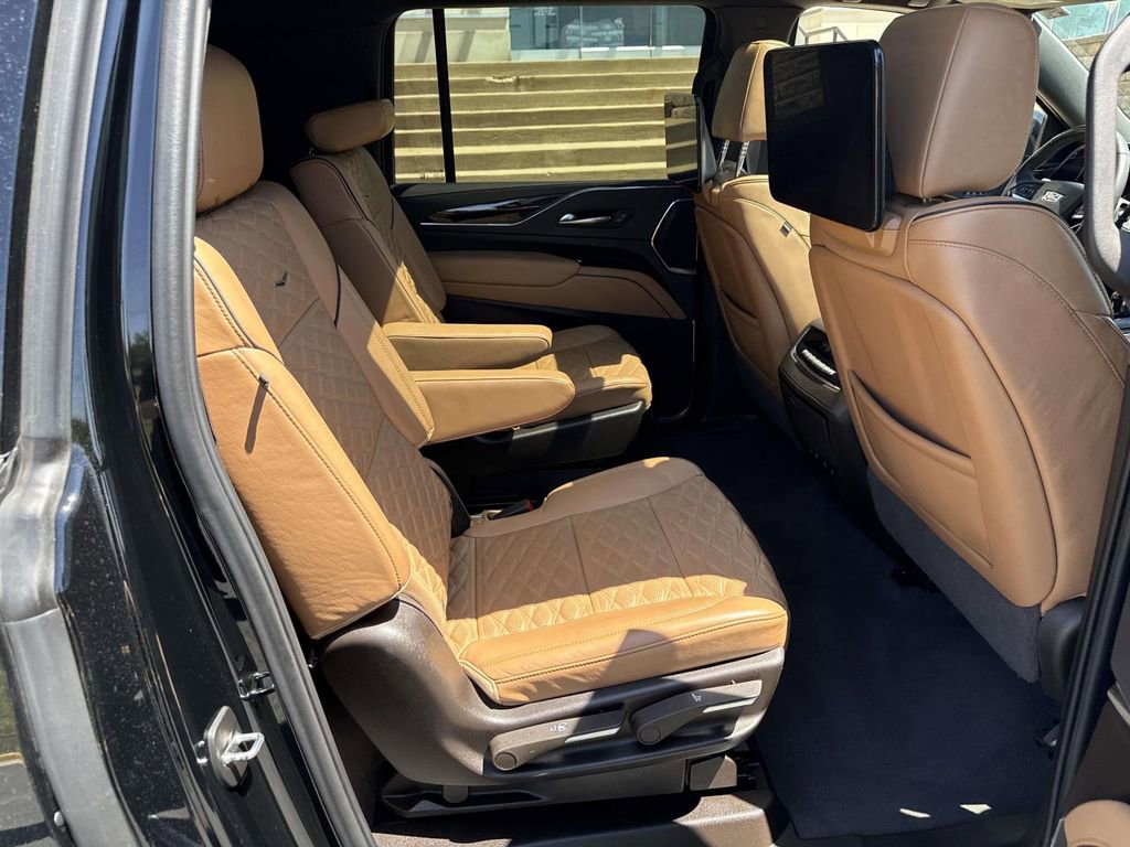 Used 2024 Cadillac Escalade ESV Premium Luxury AWD/4WD image 11