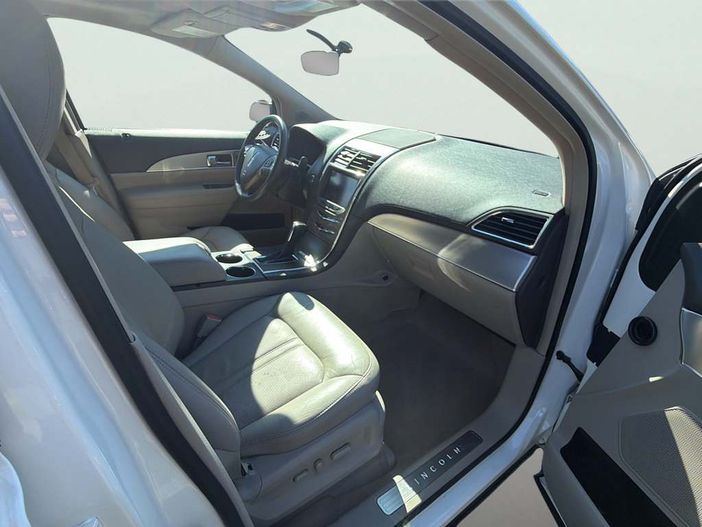 Used 2013 Lincoln MKX AWD image 16