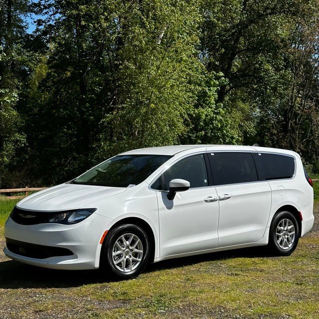 Used 2023 Chrysler Voyager LX FWD image 6