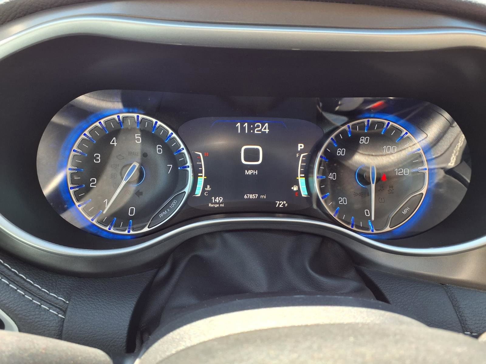 Used 2023 Chrysler Pacifica Touring-L FWD image 12