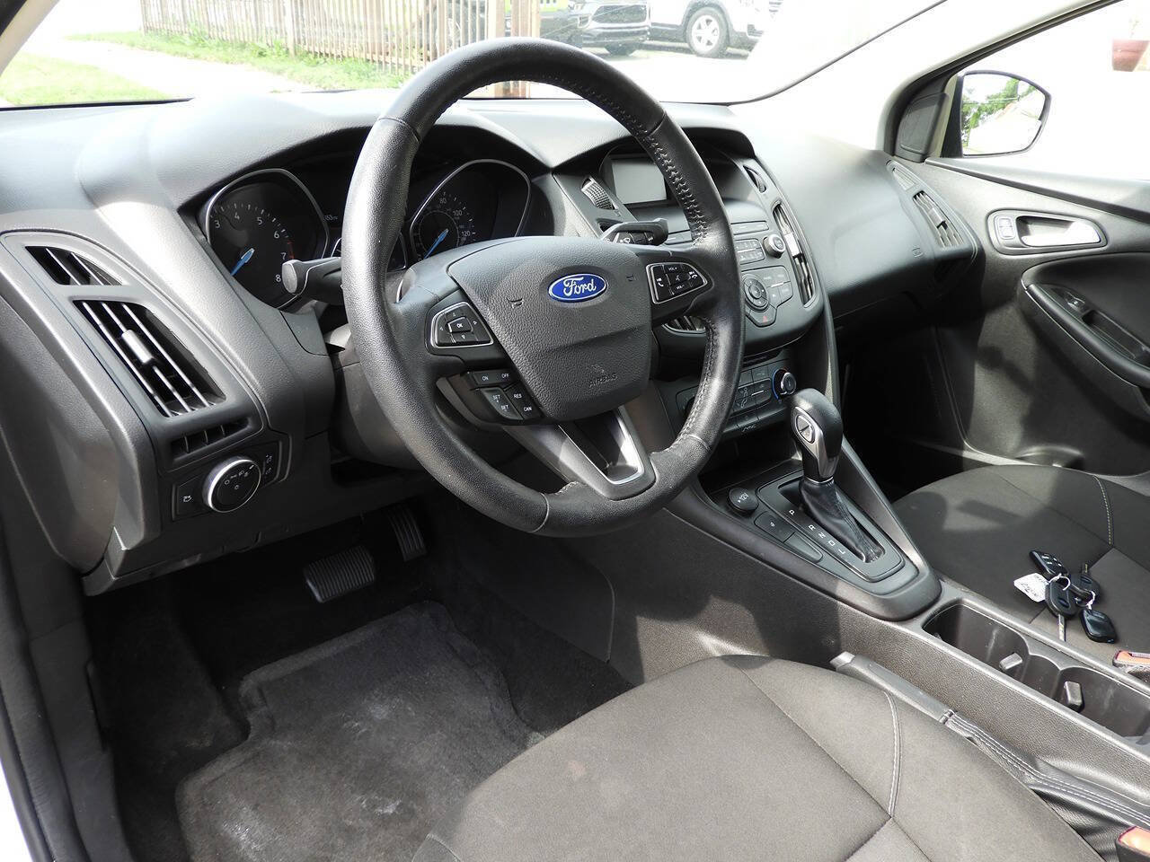 Used 2018 Ford Focus SE w/ Cold Weather Package FWD image 15