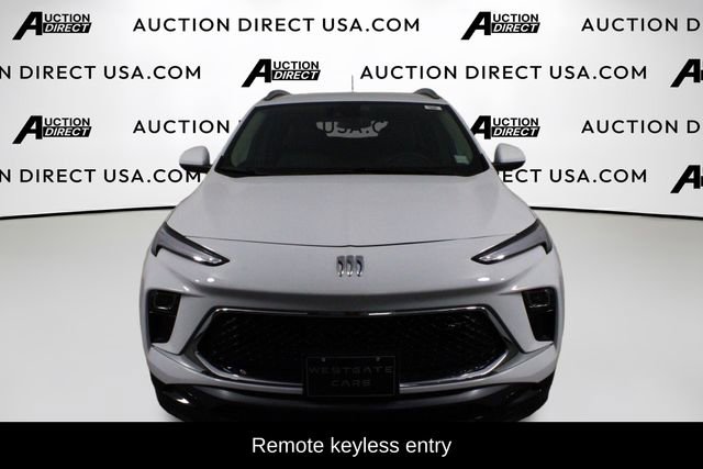 Used 2024 Buick Encore GX Sport Touring image 3