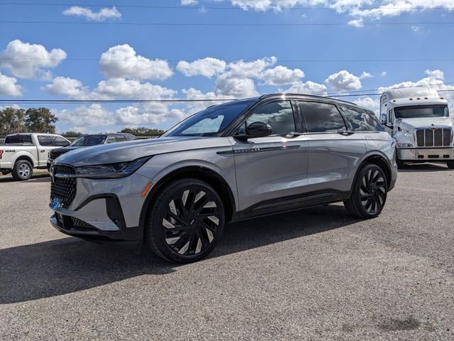 Used 2025 Lincoln Nautilus Reserve w/ Jet Appearance Package image 8