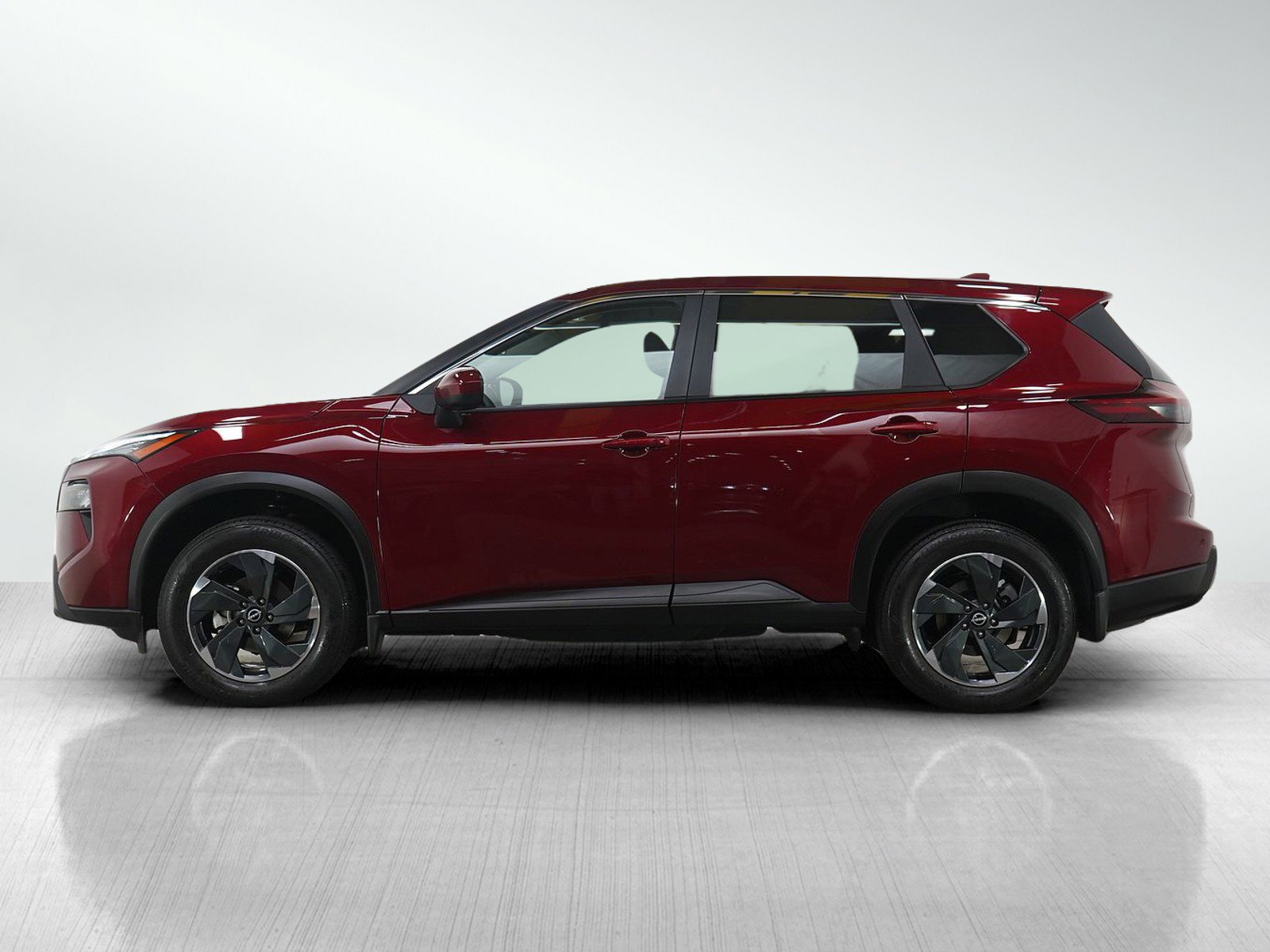 Used 2024 Nissan Rogue SV image 2
