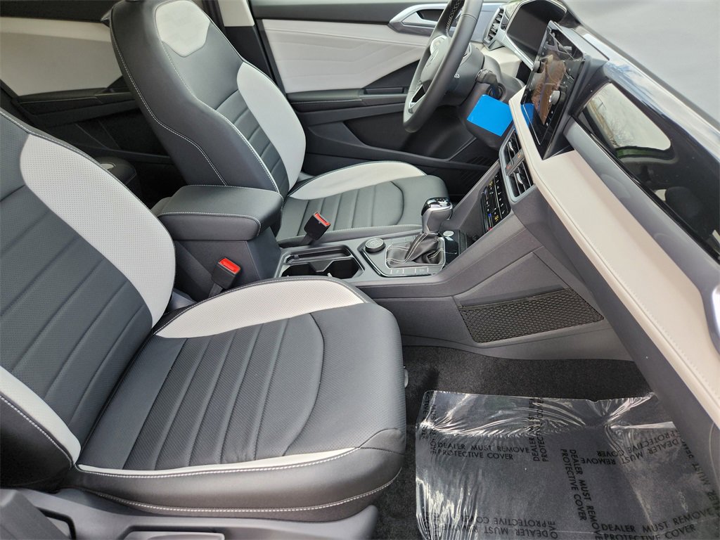 New 2025 Volkswagen Taos SEL image 25