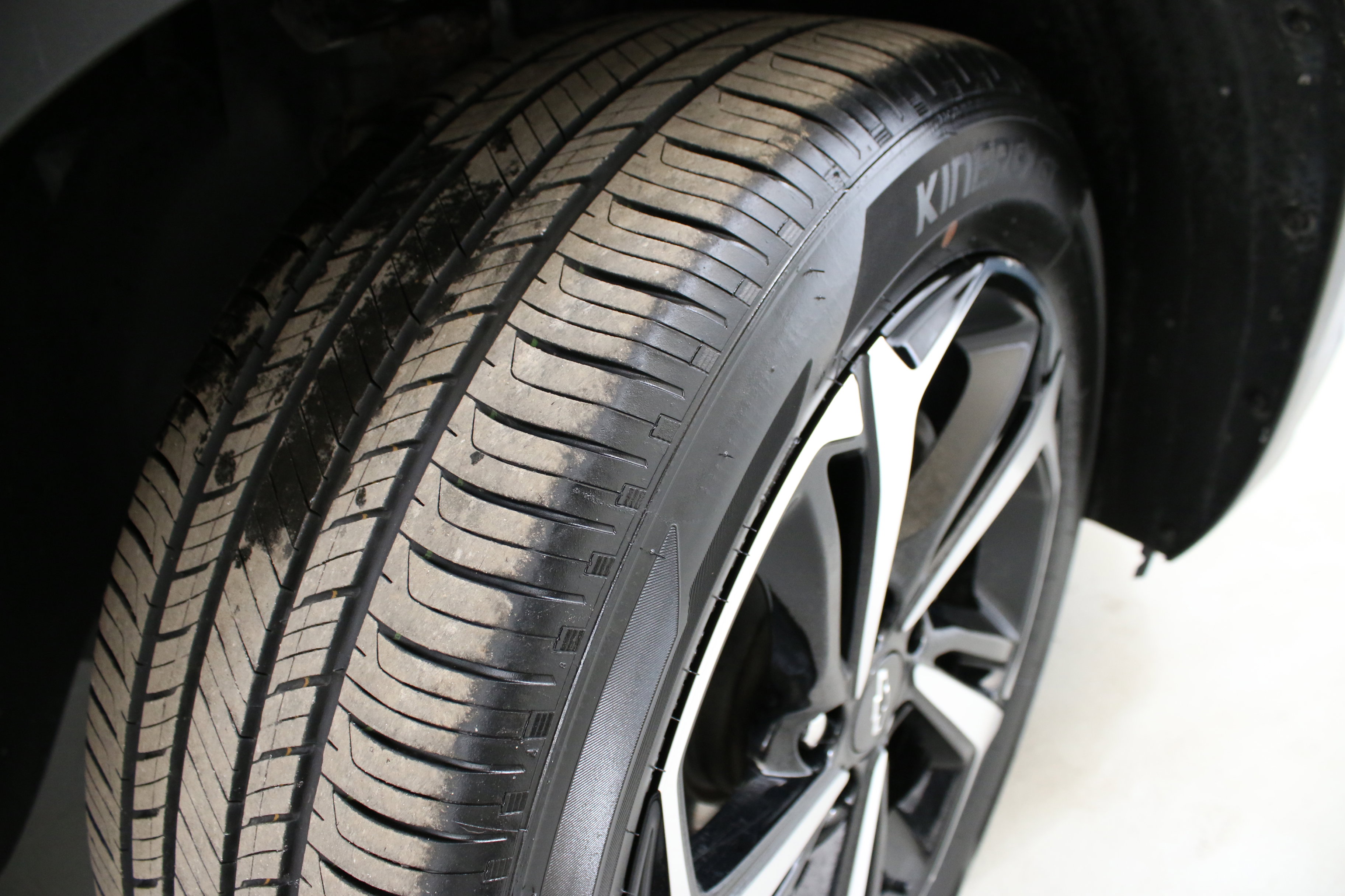 Used 2023 Chevrolet TrailBlazer RS w/ Sun and Liftgate Package image 35