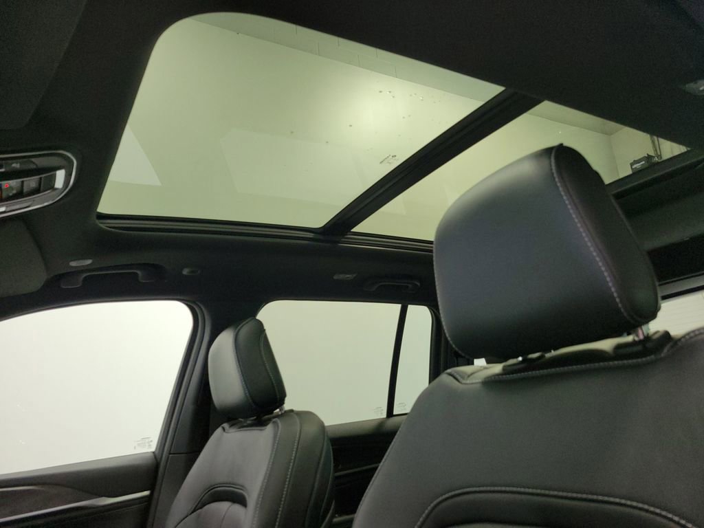 New 2026 Jeep Grand Cherokee Limited AWD/4WD image 11