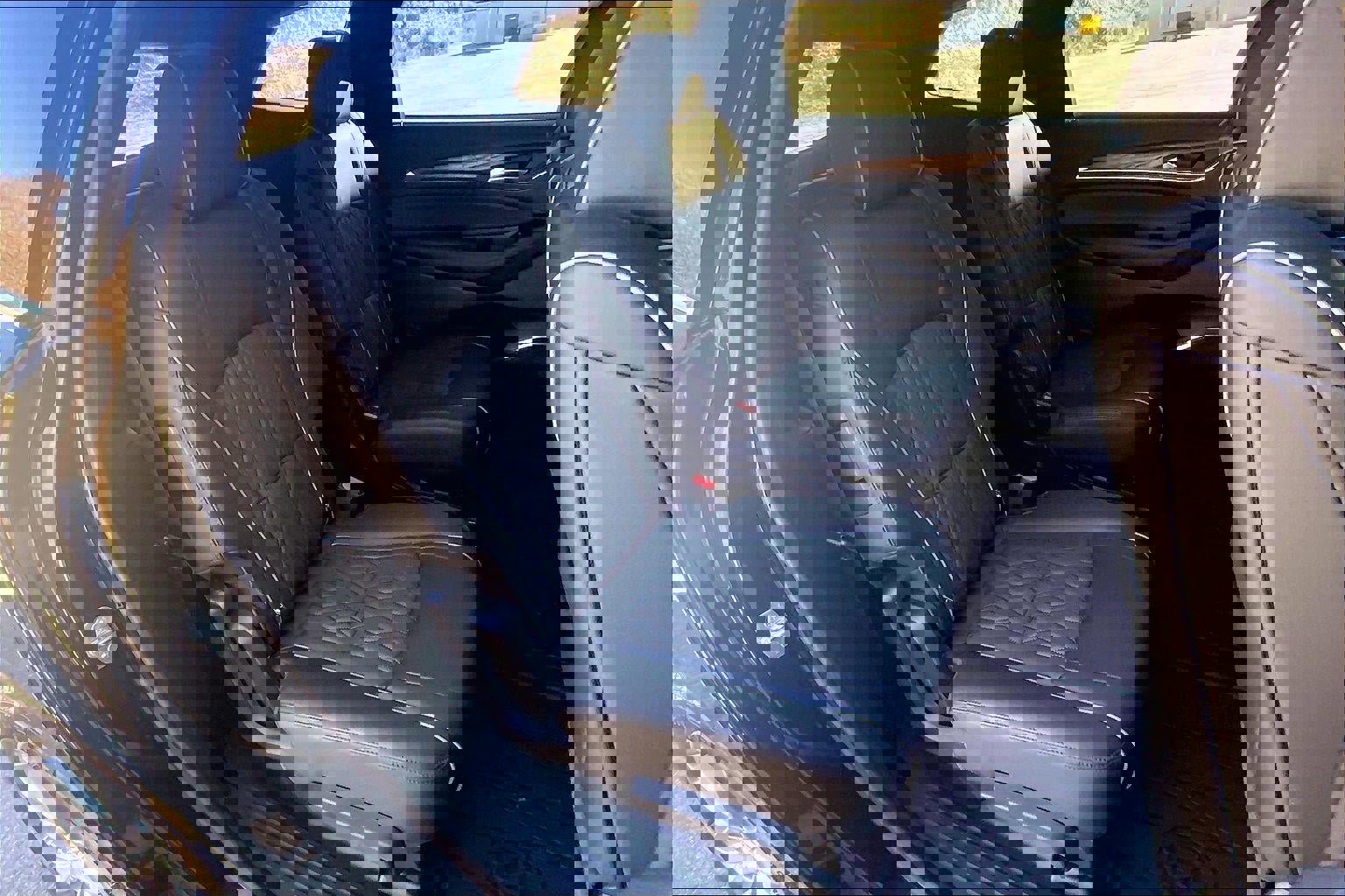 Used 2023 Buick Enclave Avenir image 23