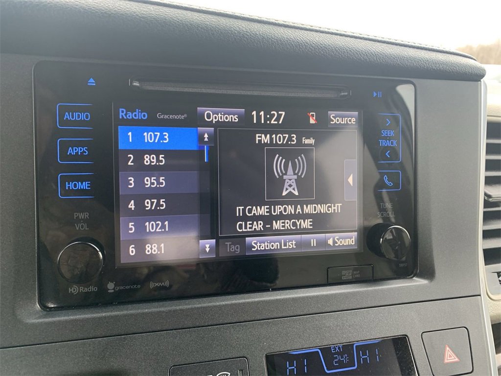 Used 2017 Toyota Sienna XLE Premium image 17