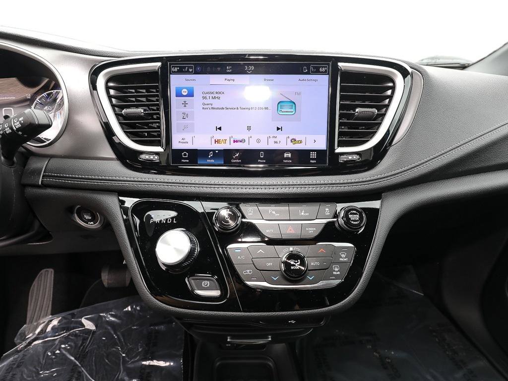 New 2026 Chrysler Pacifica Select AWD/4WD image 15
