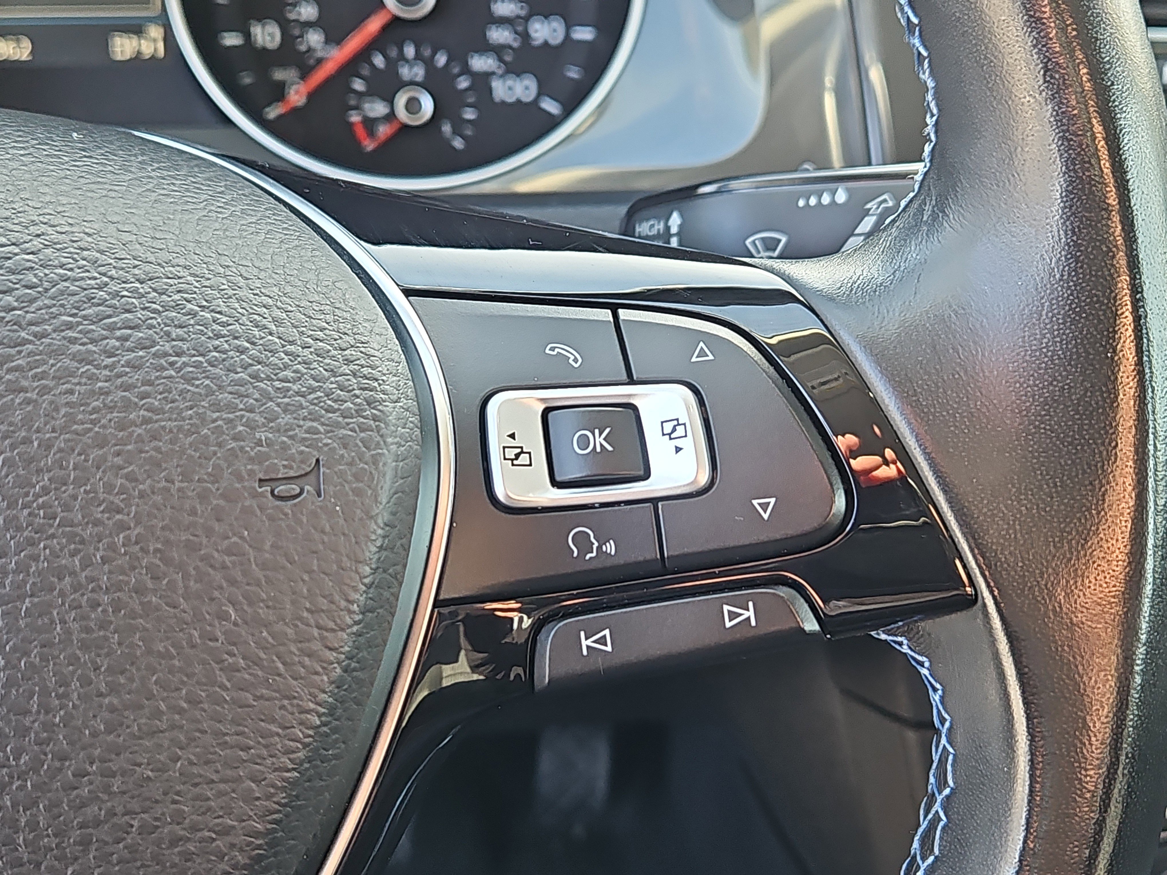 Used 2017 Volkswagen e-Golf SEL Premium image 17