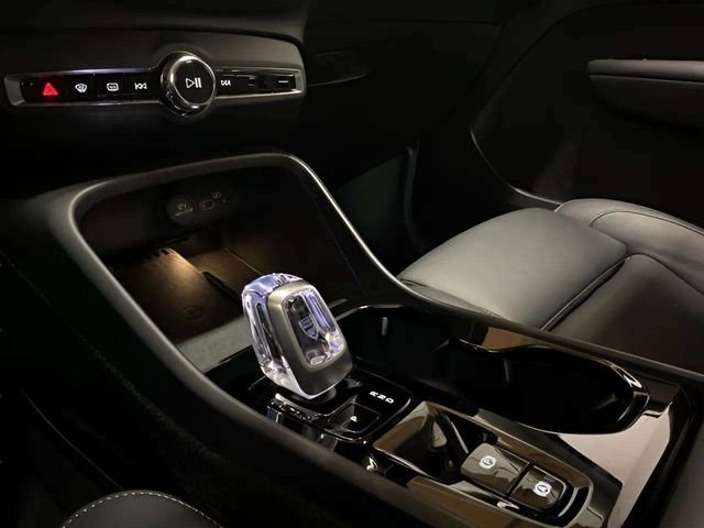 Used 2025 Volvo XC40 B5 Plus image 52