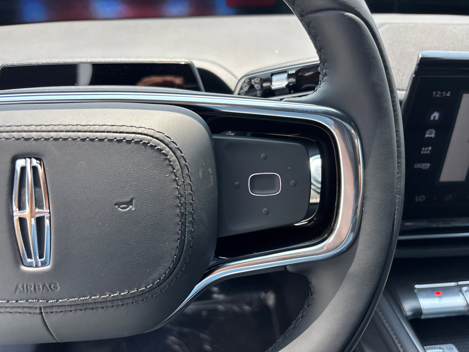 New 2025 Lincoln Nautilus Premier w/ Equipment Group 102A image 18