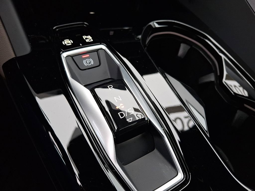 Used 2025 Audi Q5 Premium w/ Convenience Package image 16