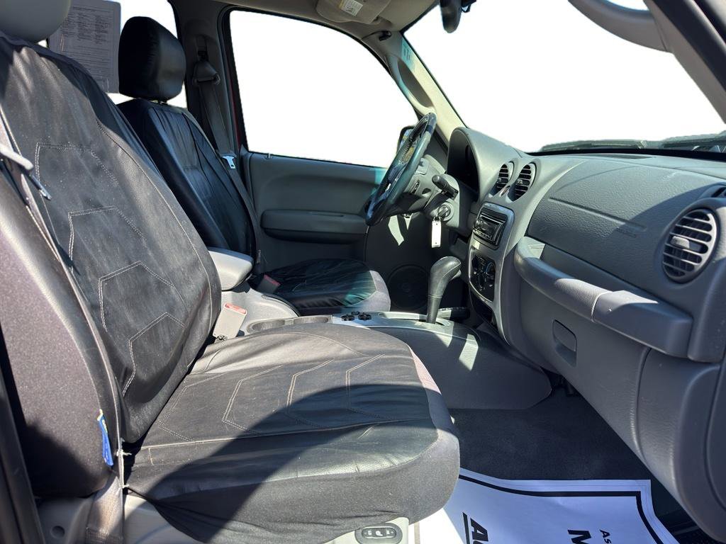 Used 2005 Jeep Liberty Limited AWD/4WD image 5