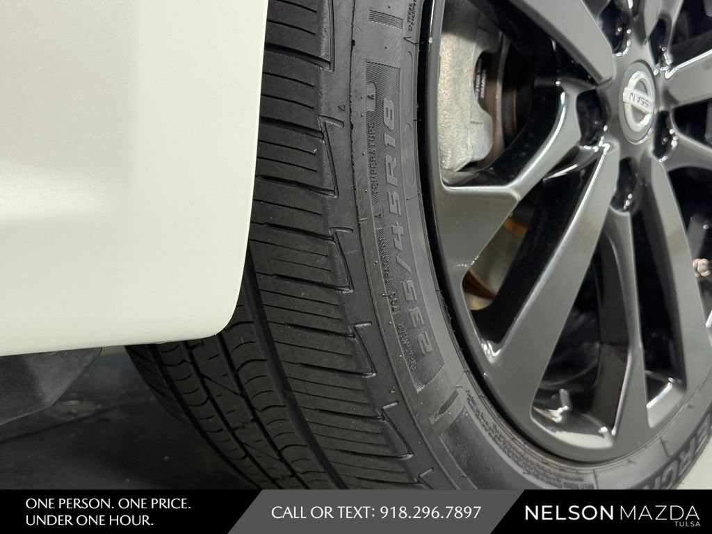Used 2018 Nissan Altima 2.5 SR w/ SR Midnight Edition FWD image 12