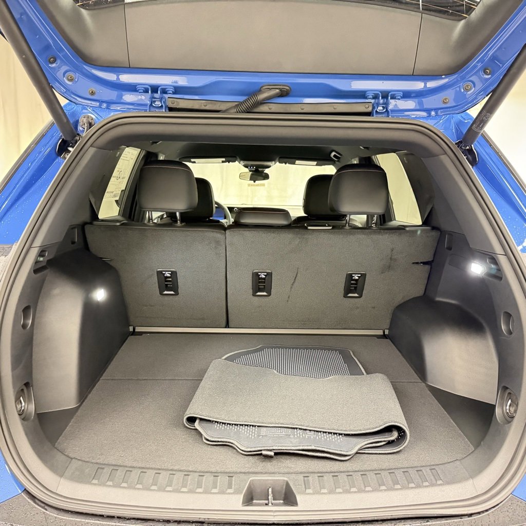 New 2026 Chevrolet Equinox RS w/ LPO, Floor Liner Package image 5