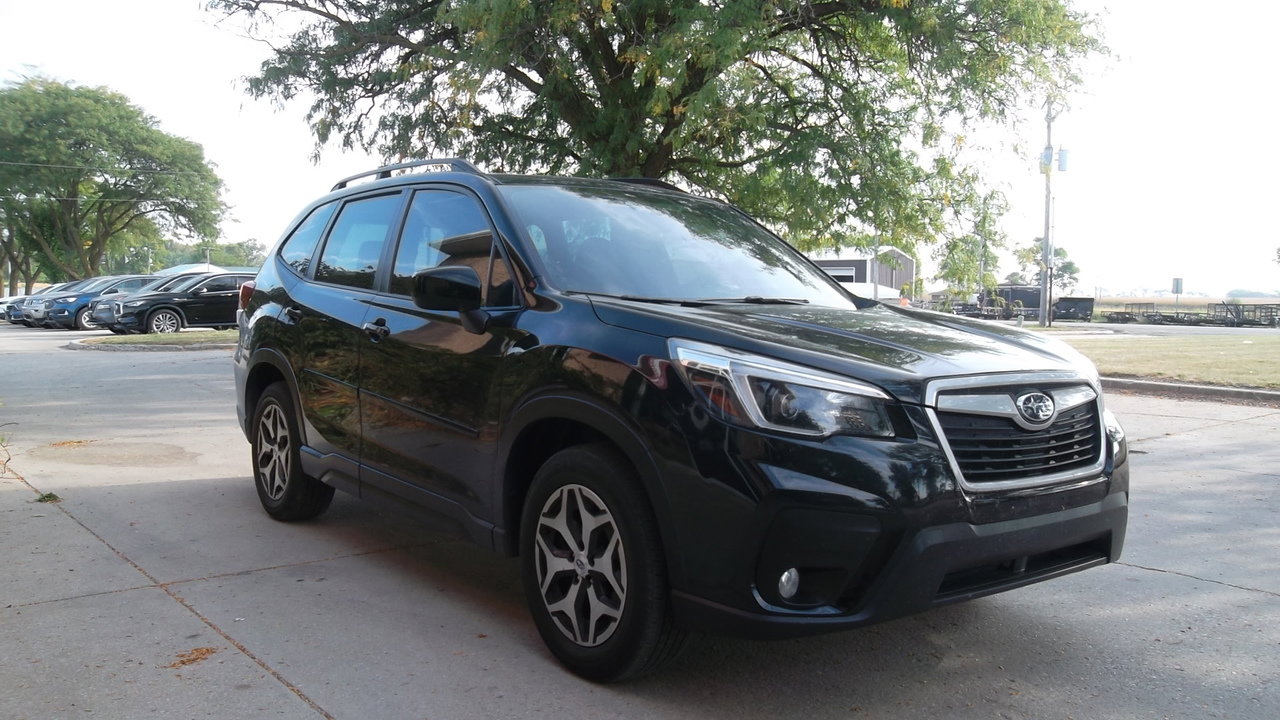 Used 2021 Subaru Forester Premium image 3