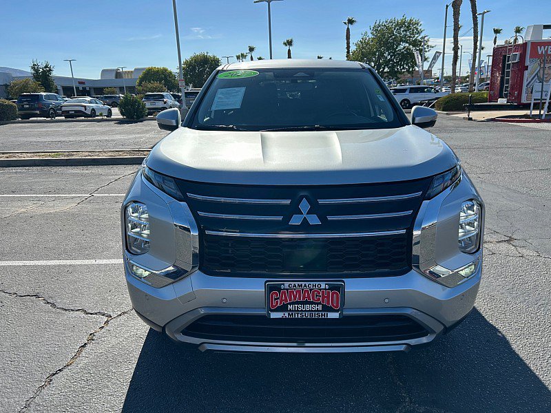 Used 2025 Mitsubishi Outlander SE FWD image 2