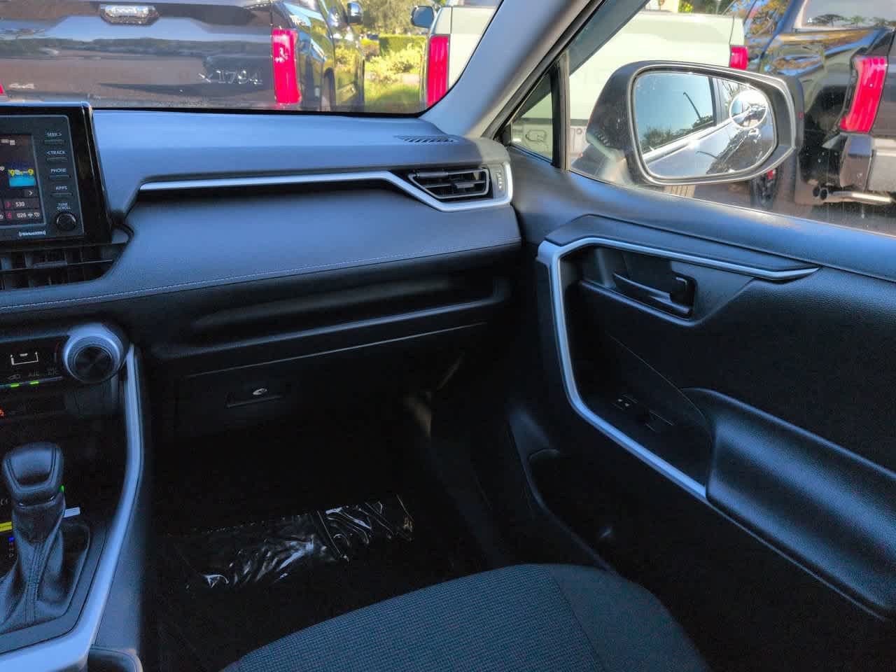 Used 2022 Toyota RAV4 LE FWD image 16
