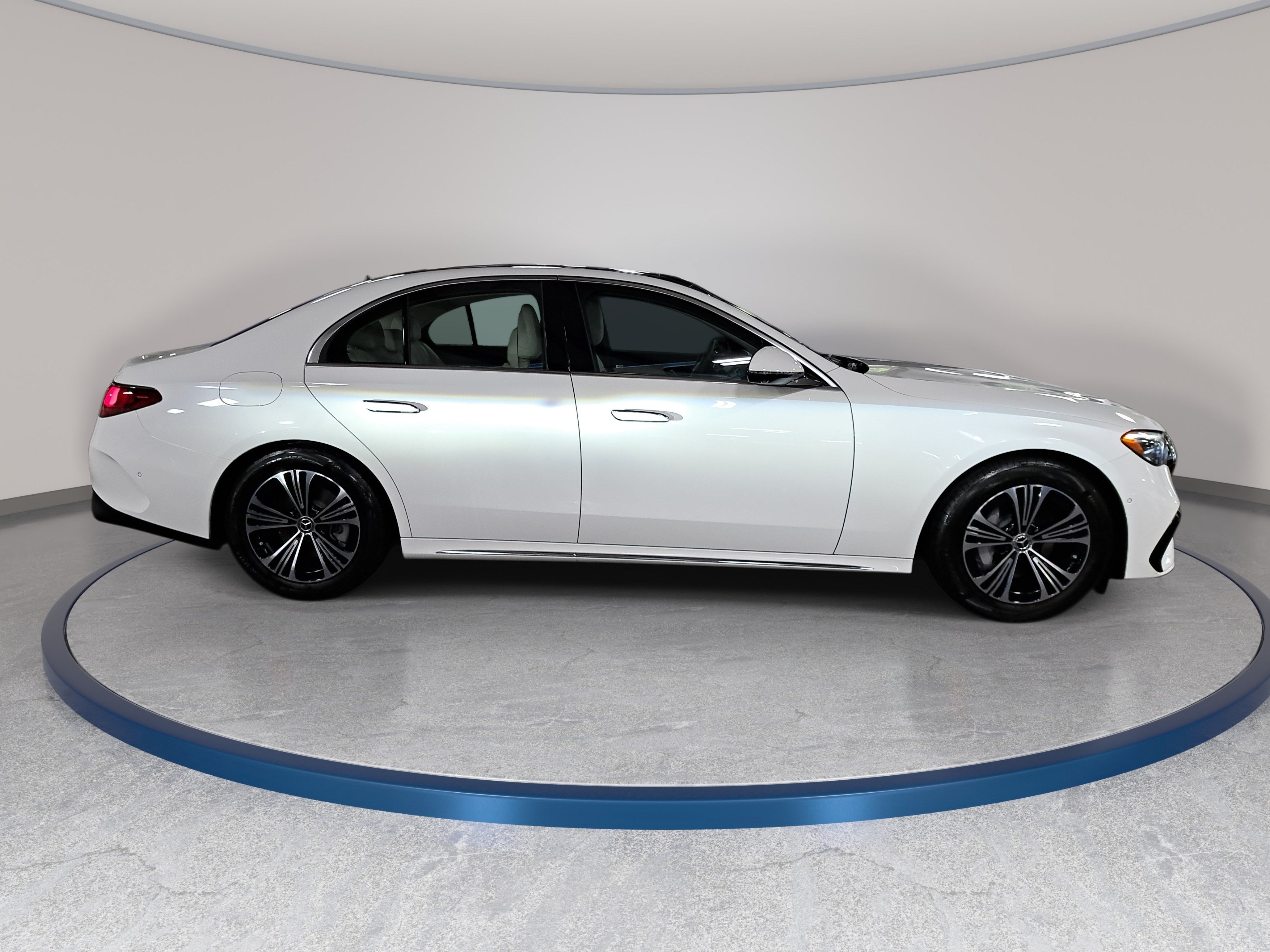 Used 2026 Mercedes-Benz E 350 4MATIC Sedan image 5