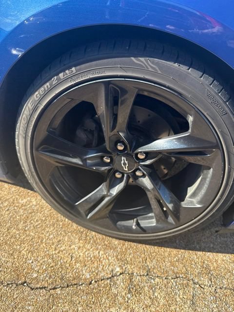 Used 2020 Chevrolet Camaro LT RWD image 13