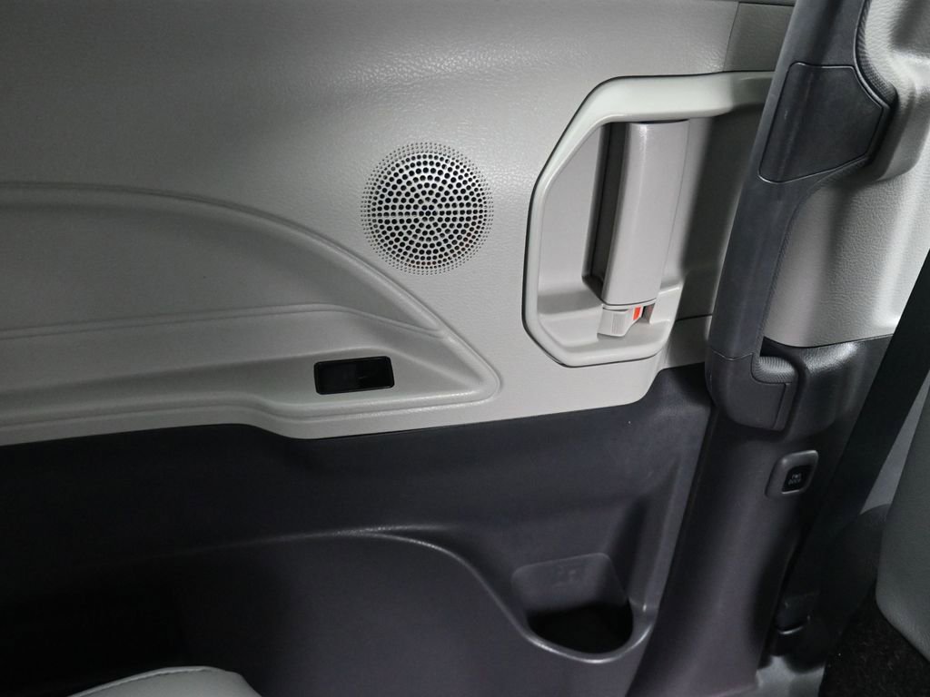 Used 2021 Toyota Sienna XLE w/ XLE Plus Package image 51