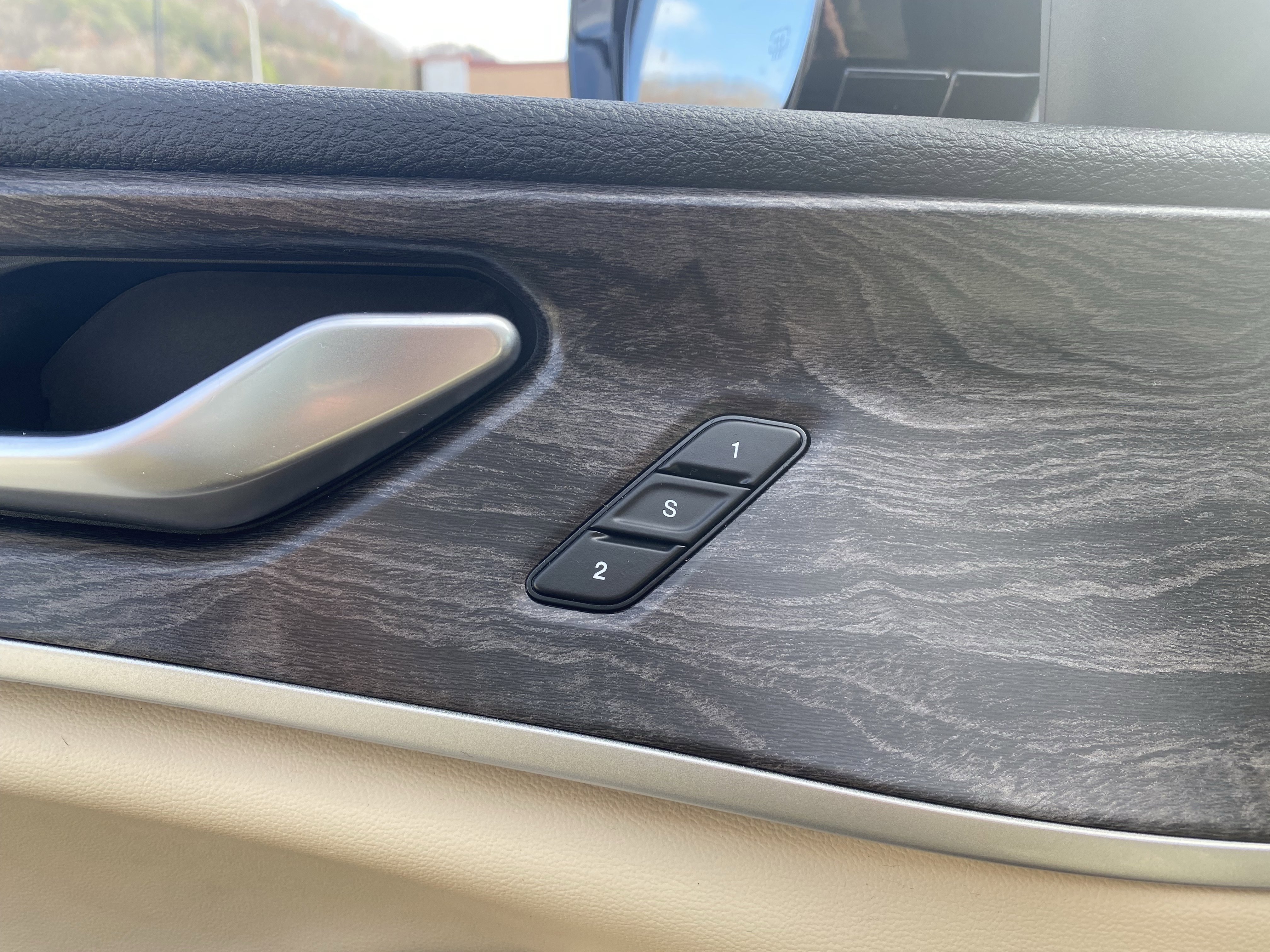 Used 2021 Jeep Grand Cherokee L Limited w/ Luxury Tech Group II image 4