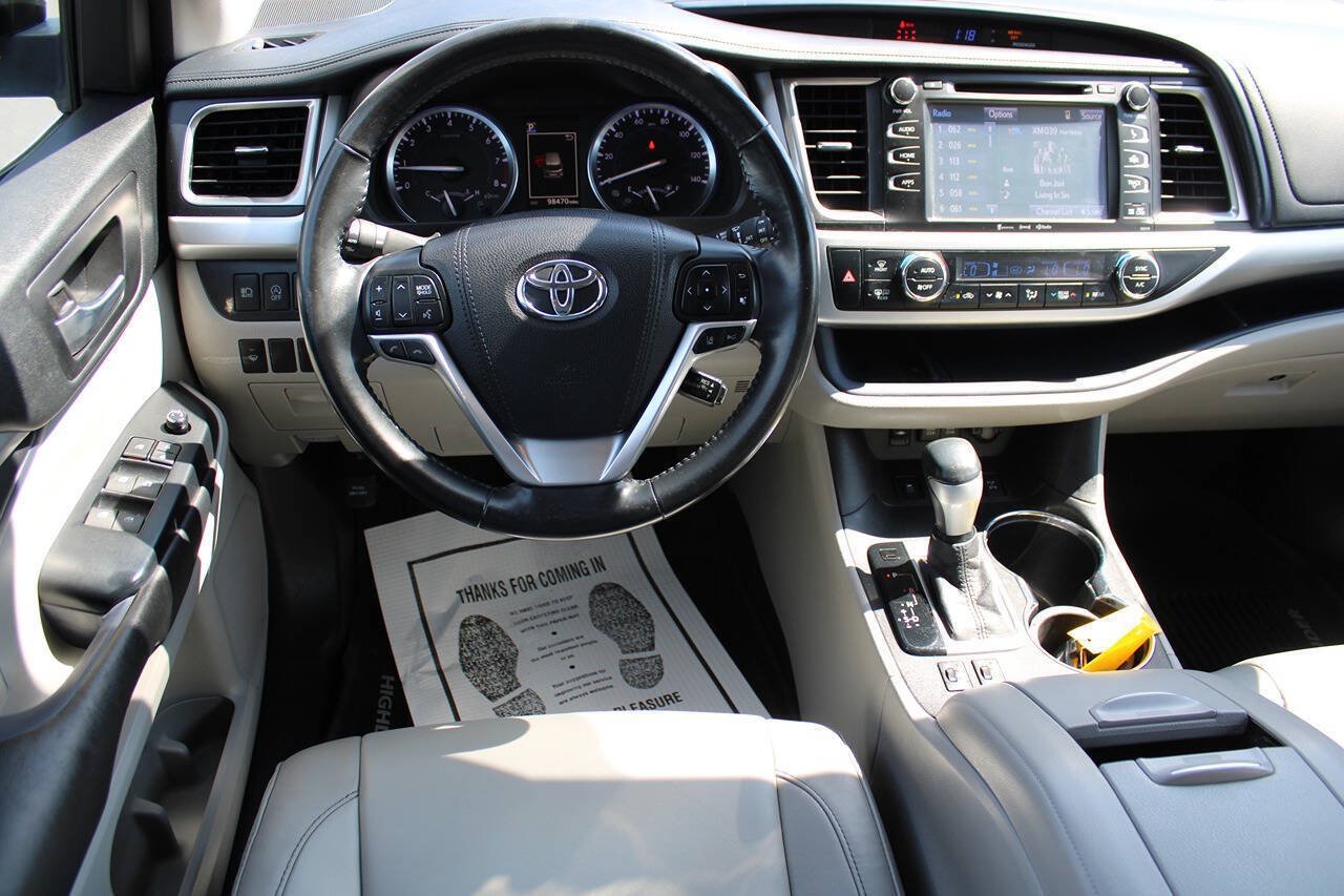 Used 2018 Toyota Highlander XLE AWD/4WD image 15