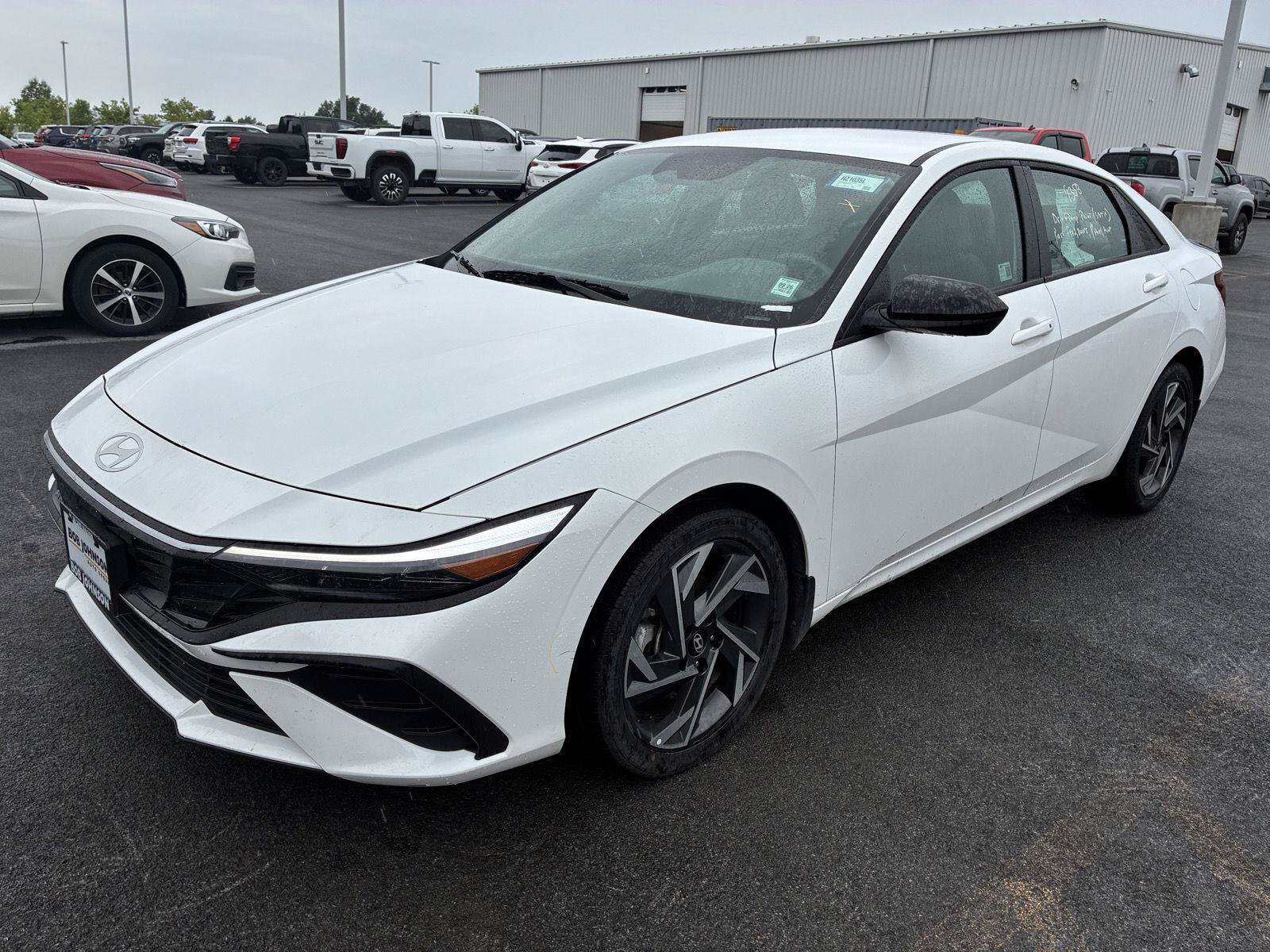 Used 2025 Hyundai Elantra SEL FWD image 3