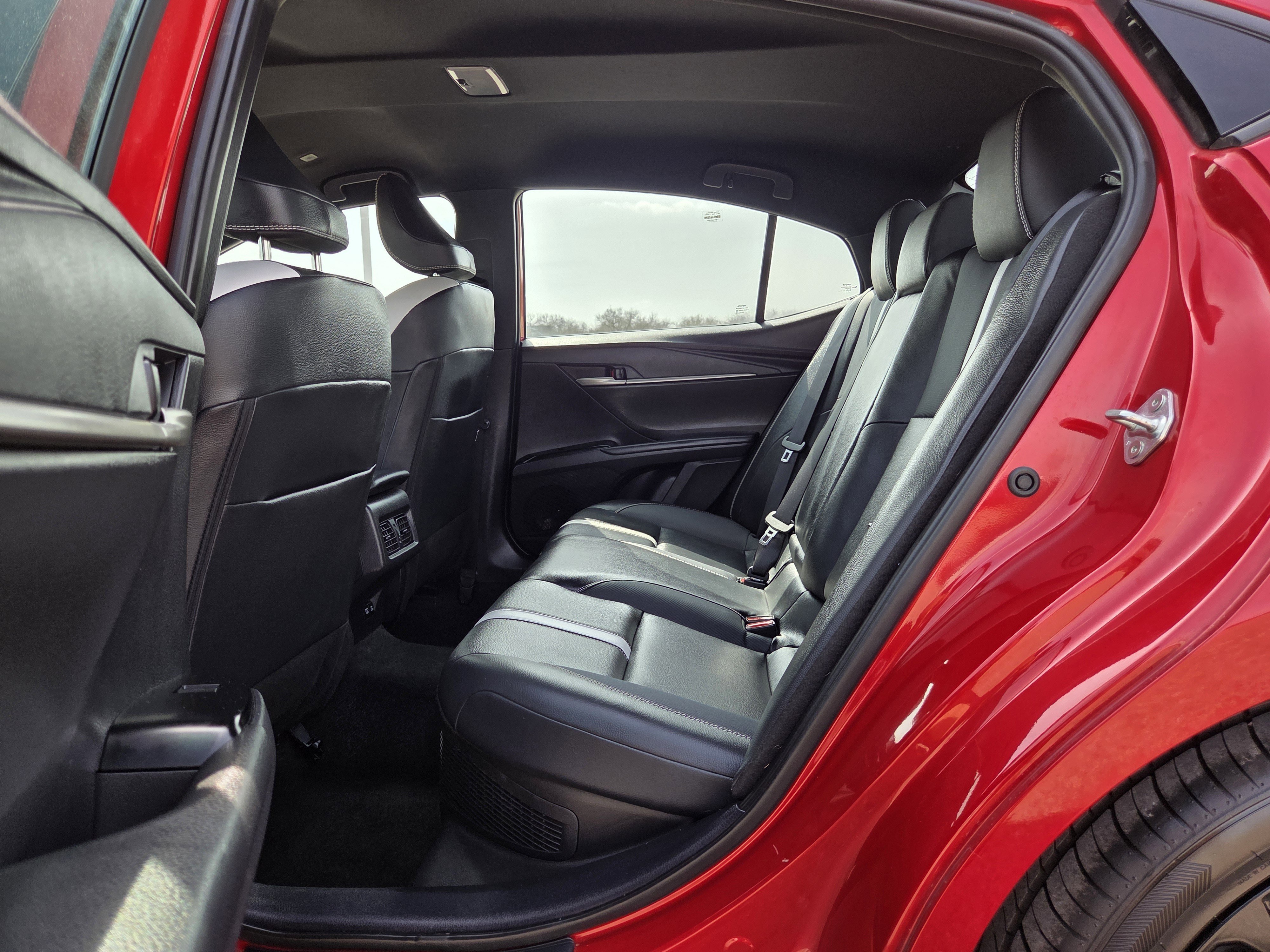 Used 2025 Toyota Camry SE image 14