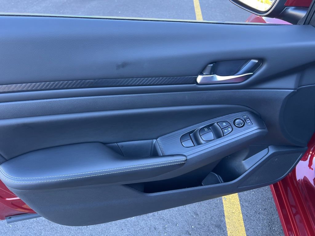 Certified 2024 Nissan Altima 2.5 SV w/ SV Premium Package FWD image 7