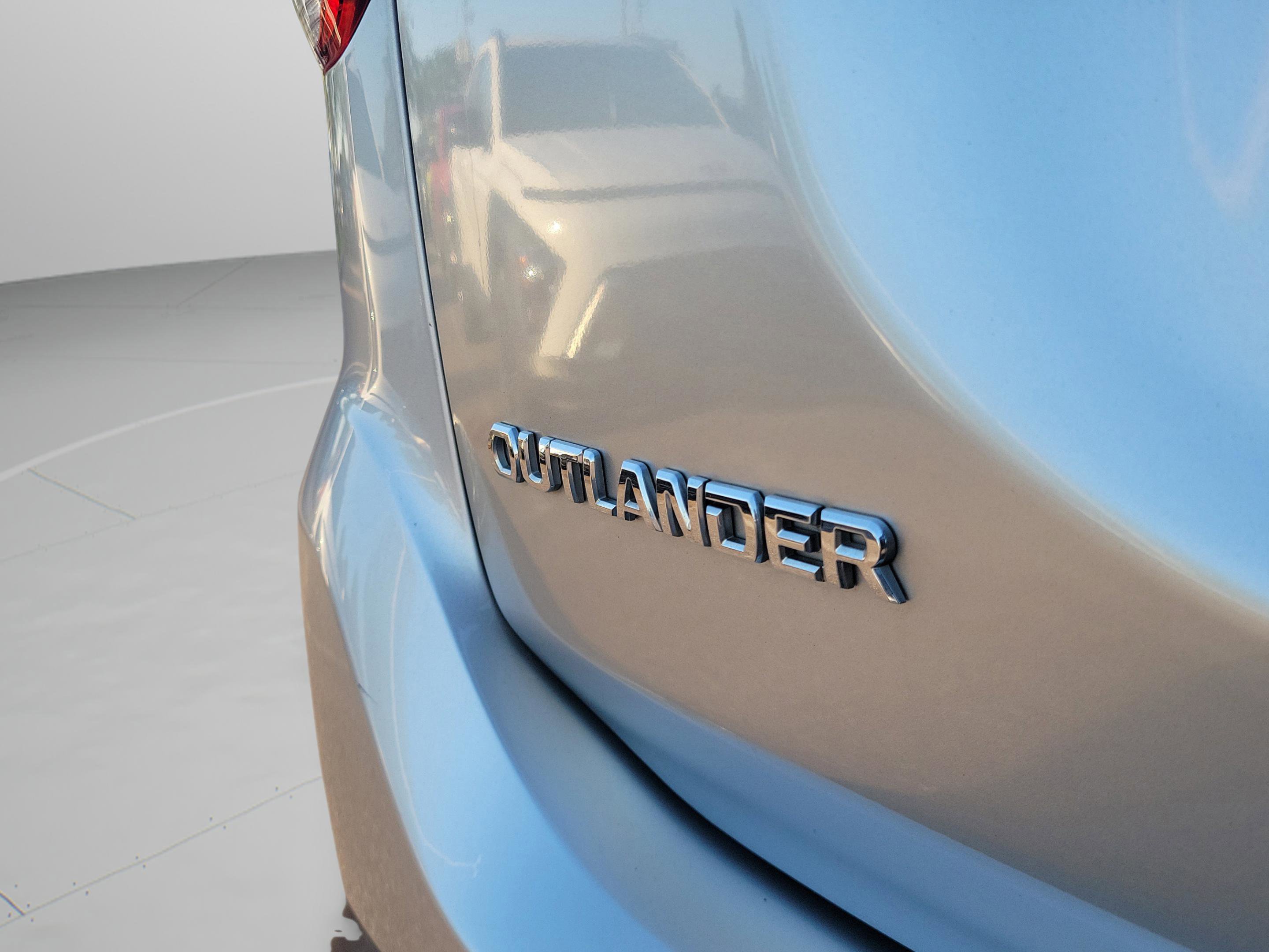 Used 2020 Mitsubishi Outlander SE image 8