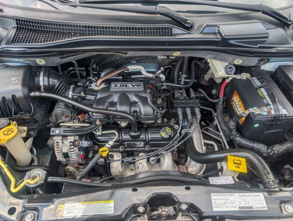 Used 2008 Chrysler Town & Country Touring FWD image 17
