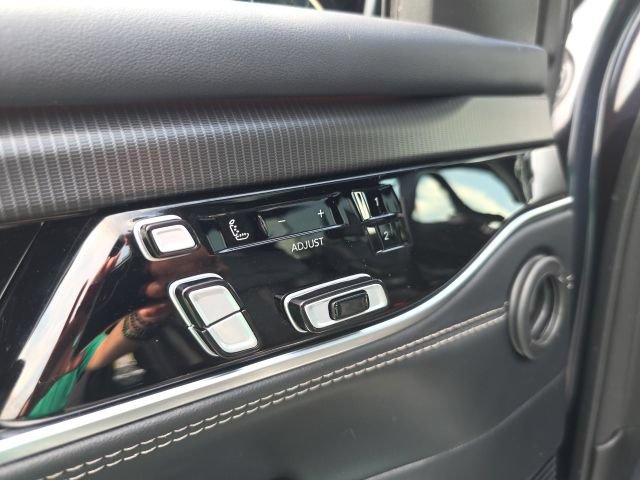 Used 2025 Jeep Grand Wagoneer L Series II Obsidian w/ Quick Order Packagew 28T AWD/4WD image 13