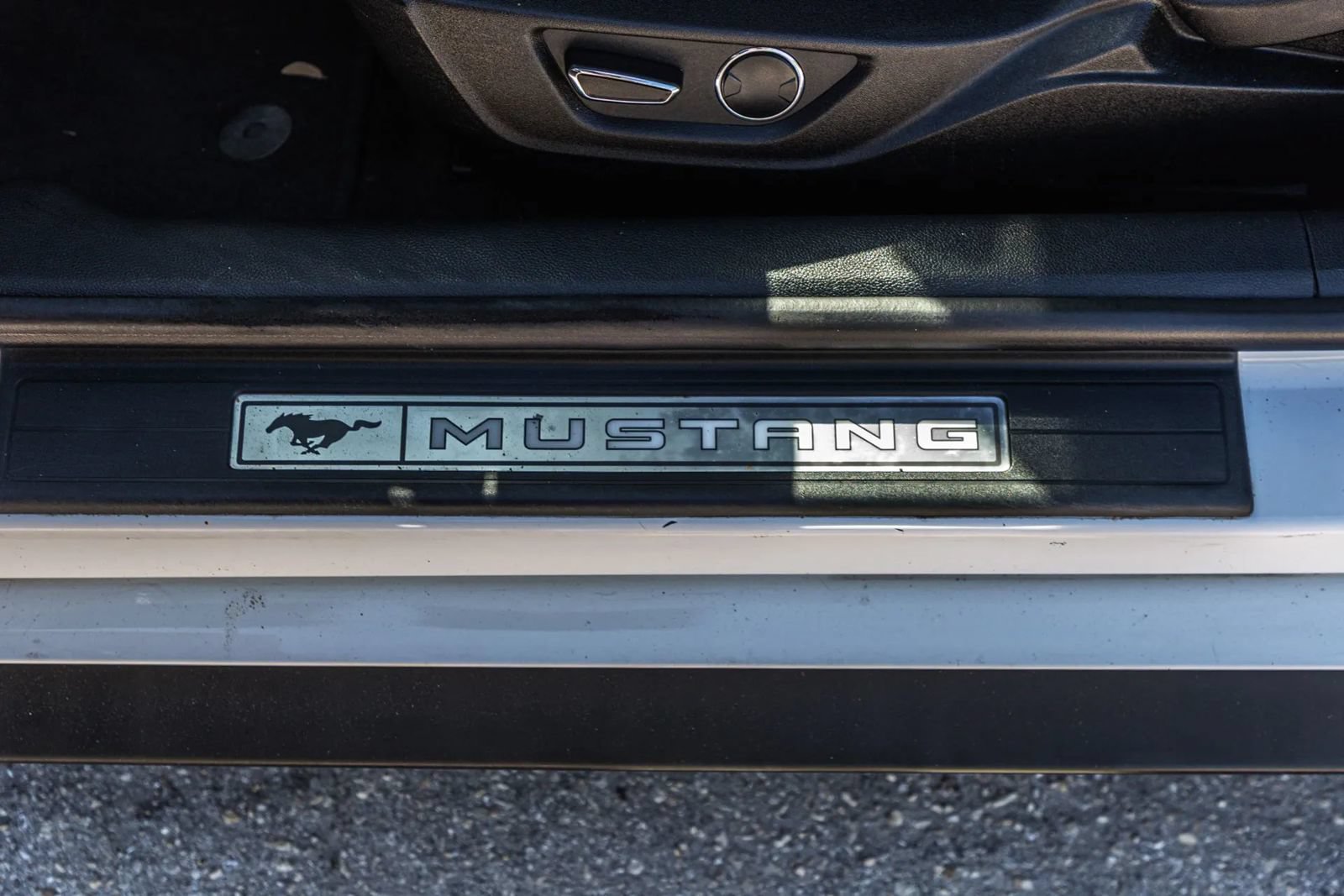 Used 2018 Ford Mustang Premium RWD image 53