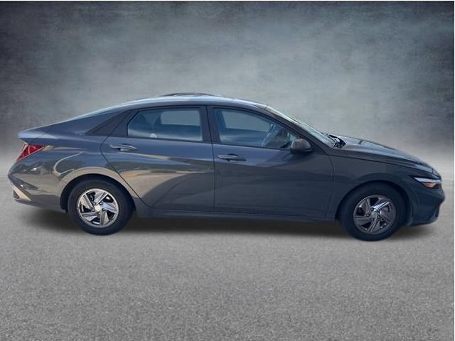 Used 2024 Hyundai Elantra SE FWD image 8
